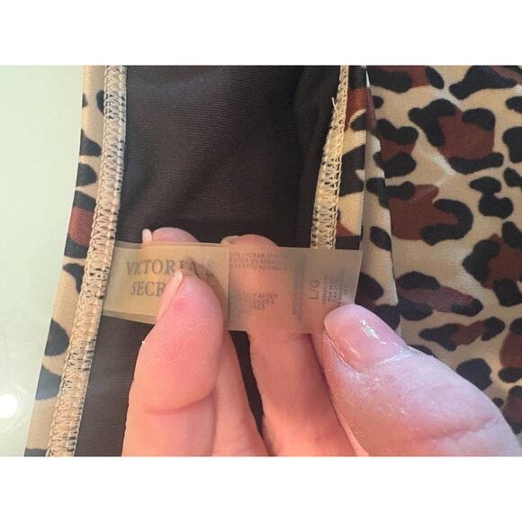 Victoria's Secret Animal Print String Bikini Size 34B top/Lg Bottoms Fits Small - Picture 2 of 4